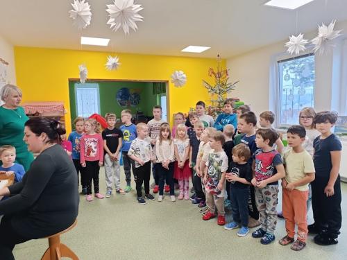 Školáci navštívili naši školu v rámci projektu vánočního zpívání.